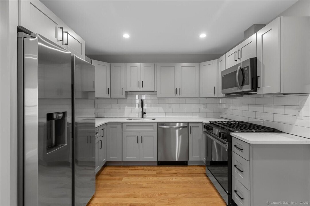 36 Maple St in New Haven, CT - Building Photo