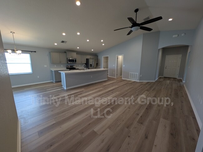 6945 Gideon Cir in Zephyrhills, FL - Building Photo - Building Photo