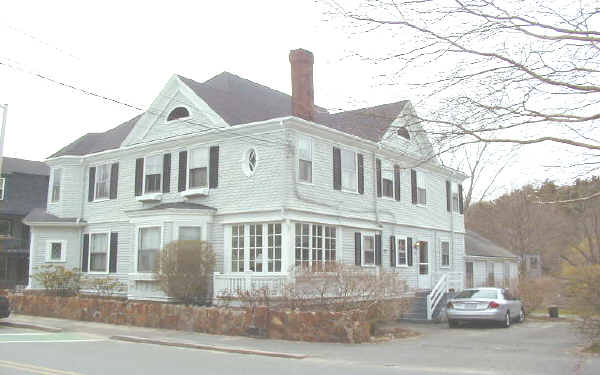 28 School St in Manchester, MA - Building Photo