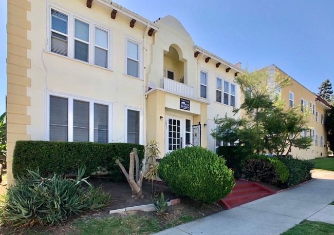 1851 Normandie Ave in Los Angeles, CA - Building Photo - Building Photo