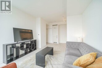 1 Quarrington Ln in North York, ON - Building Photo - Building Photo