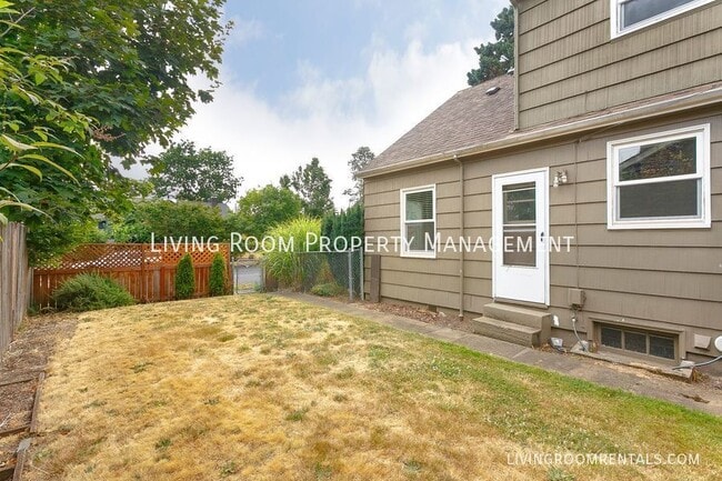 5001 NE 32nd Pl in Portland, OR - Building Photo - Building Photo