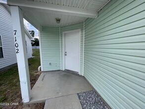 7102 N Lagoon Dr in Panama City, FL - Building Photo - Building Photo