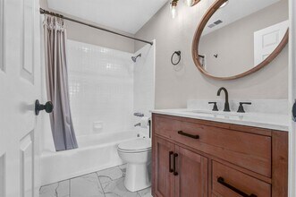 203 N Lucia Ave in Redondo Beach, CA - Building Photo - Building Photo