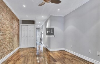 444 W 52nd St-Unit -1W in New York, NY - Building Photo - Building Photo