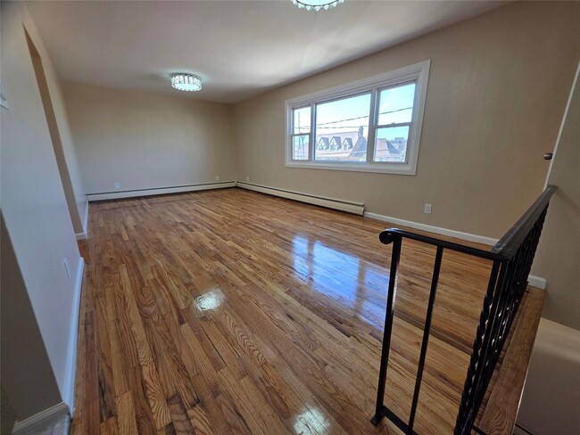 83 Gibson Blvd in Valley Stream, NY - Building Photo - Building Photo