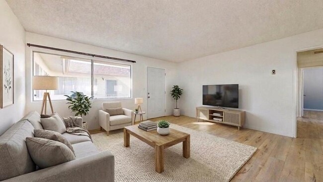 1306 Amethyst St in Redondo Beach, CA - Foto de edificio - Building Photo