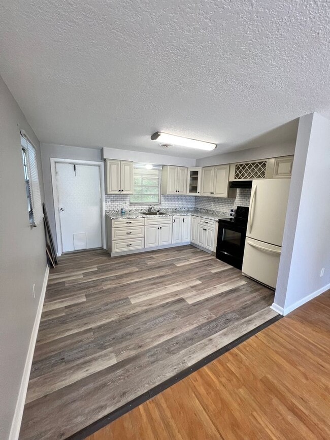 6023-6027 9th St in Zephyrhills, FL - Building Photo - Building Photo