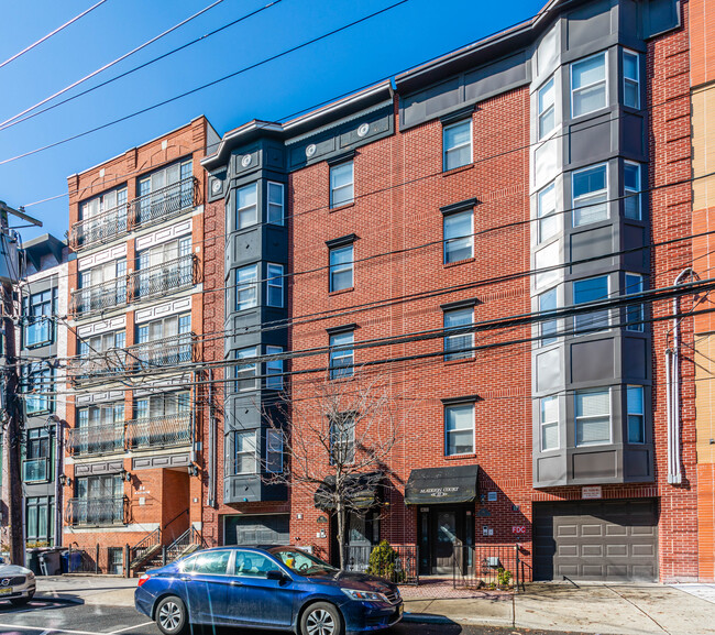 66 Madison St in Hoboken, NJ - Foto de edificio - Building Photo