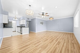 12801 Moorpark St, Unit 308 in Studio City, CA - Building Photo - Building Photo
