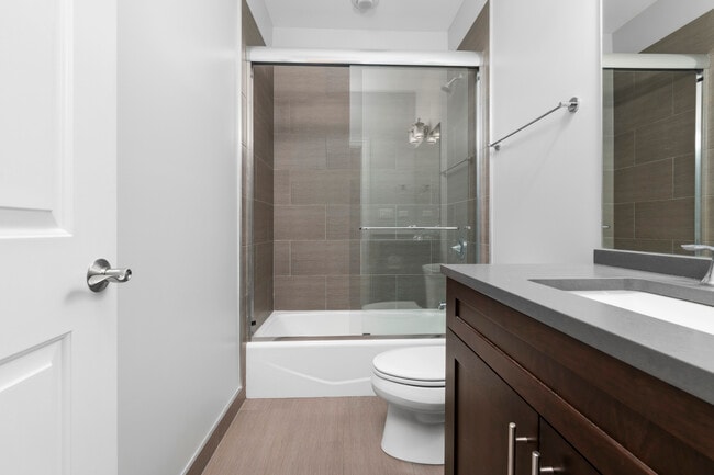 1322 W Grand Ave, Unit 2 in Chicago, IL - Building Photo - Building Photo