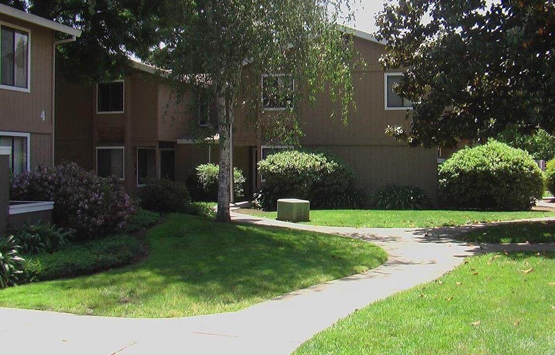 820 W 4th Ave in Chico, CA - Building Photo