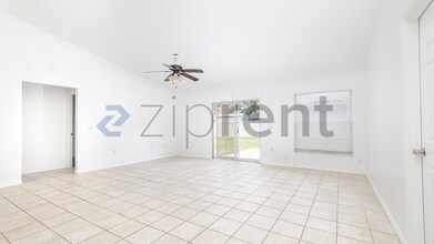 2750 Gramercy Dr in Deltona, FL - Building Photo - Building Photo