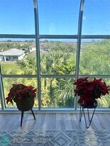 3910 Crystal Lake Dr in Pompano Beach, FL - Building Photo