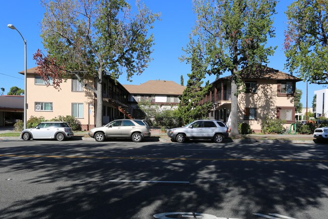 Kathrine Apartments in Glendale, CA - Foto de edificio - Building Photo