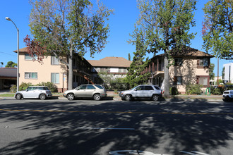 Kathrine Apartments in Glendale, CA - Building Photo - Building Photo