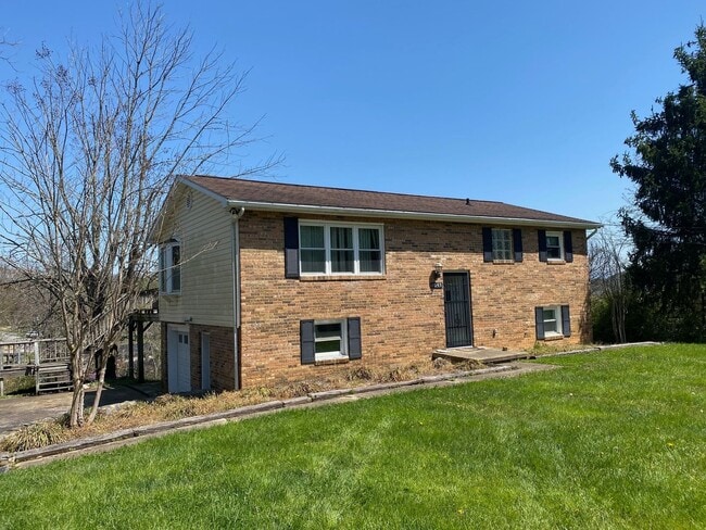 property at 1045 Choctaw Dr