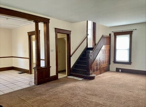 887 N Howard St in Akron, OH - Building Photo - Building Photo