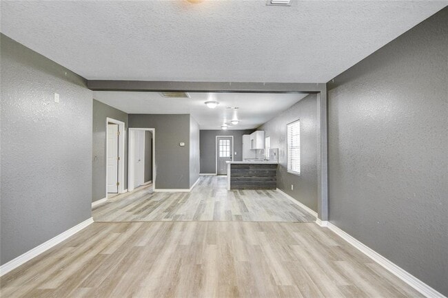 136 Dodge St in Clute, TX - Building Photo - Building Photo