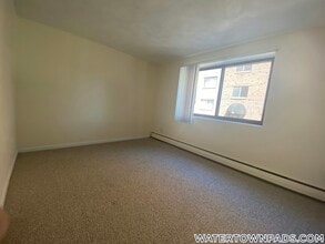 16 Whites Ave, Unit 27 in Watertown, MA - Foto de edificio - Building Photo