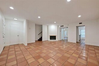 6637 Valleyside Rd in Austin, TX - Building Photo - Building Photo