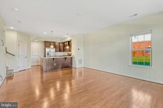 7825 Culloden Crest Ln in Gainesville, VA - Foto de edificio - Building Photo