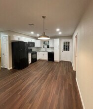 1913 San Antonio St in Grand Prairie, TX - Building Photo - Building Photo