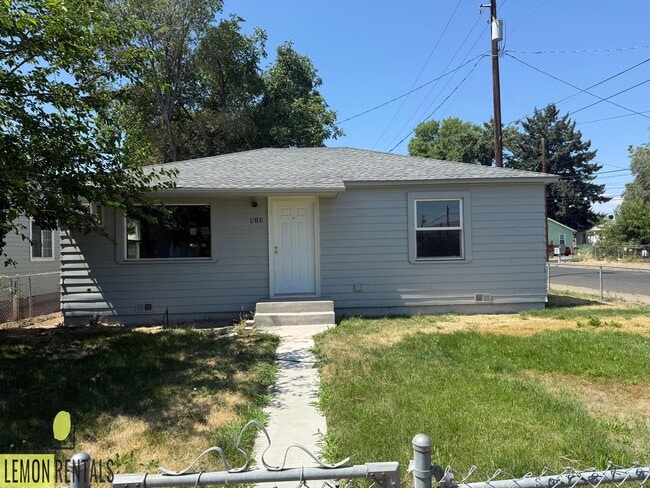 property at 512 N 4th Ave