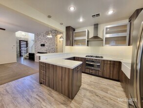 10337 Bayhead Beach Ave in Las Vegas, NV - Building Photo - Building Photo