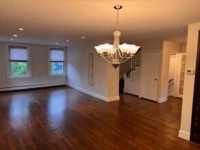 1 Howe St, Unit 2 in Somerville, MA - Foto de edificio - Building Photo