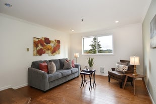 The Ballinger in Shoreline, WA - Building Photo