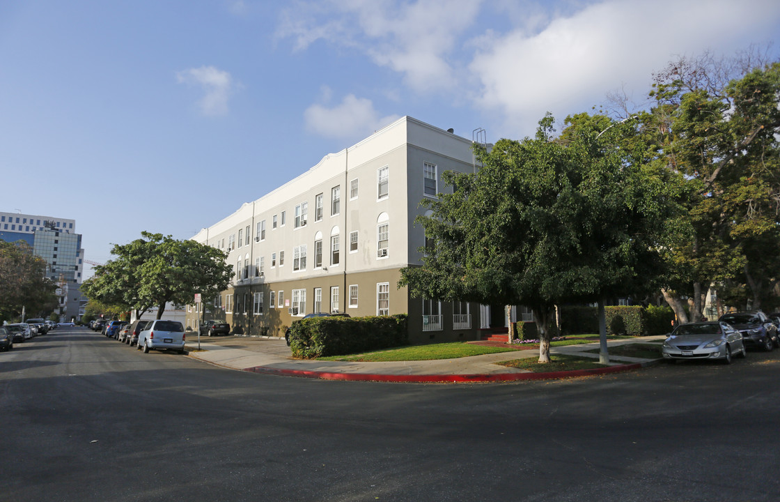 Carlton Canyon Apartments in Los Angeles, CA - Foto de edificio