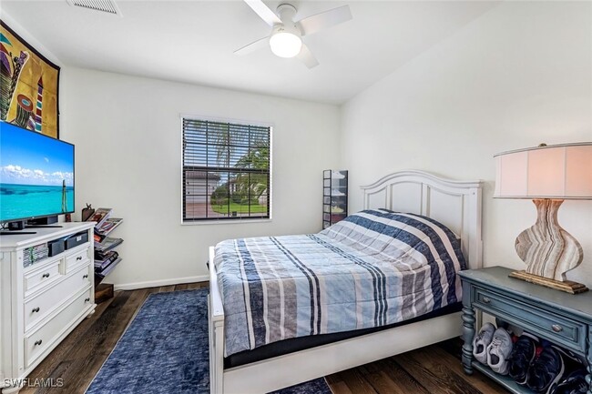 property at 1613 Vizcaya Ln