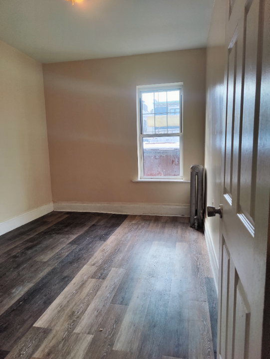 264 Crescent St. in Brooklyn, NY - Building Photo
