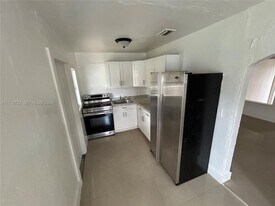 3529 NW 34th St in Miami, FL - Building Photo