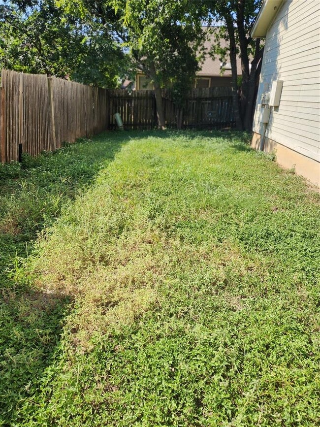 8811 Clearbrook Trail in Austin, TX - Building Photo - Building Photo