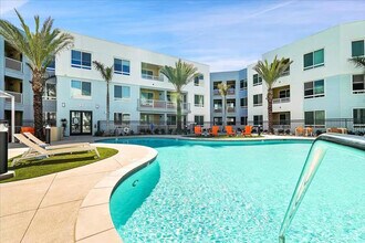 3250 Barnett Ave in San Diego, CA - Building Photo - Building Photo