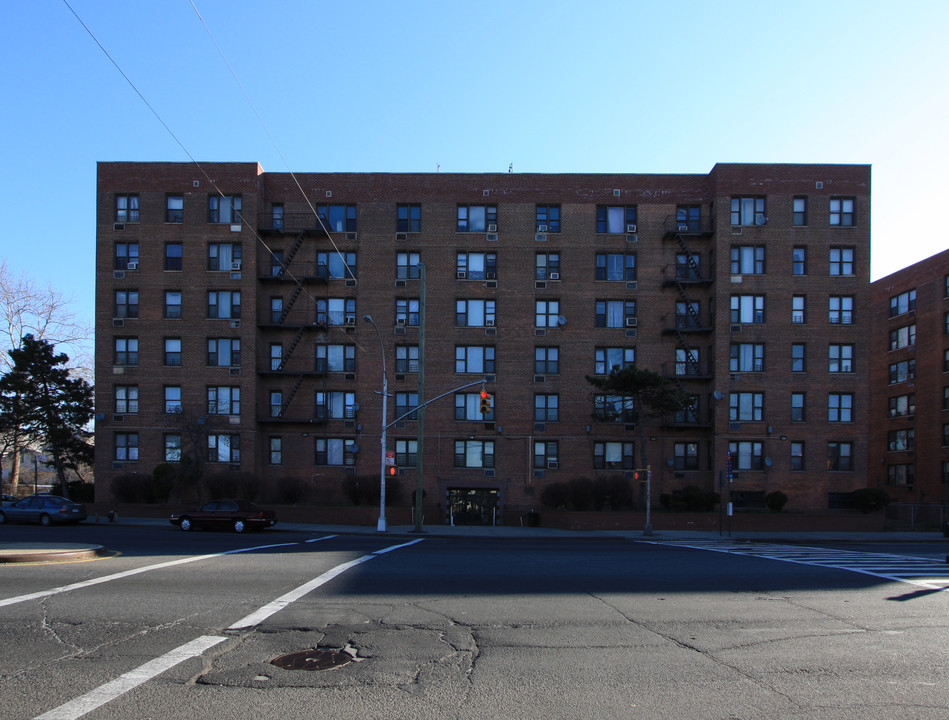 109-15-109-25 Merrick Blvd in Jamaica, NY - Building Photo