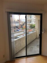 10916 Ashton Ave in Los Angeles, CA - Building Photo - Building Photo
