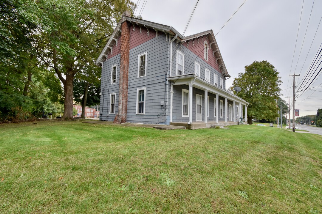 2012 N Ridge Rd in Painesville, OH - Building Photo