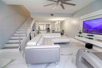 1261 Presidio Dr in Weston, FL - Building Photo - Building Photo