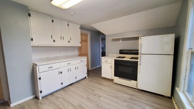 419 Delaware Street, Unit Front Upper in Tonawanda, NY - Building Photo - Building Photo
