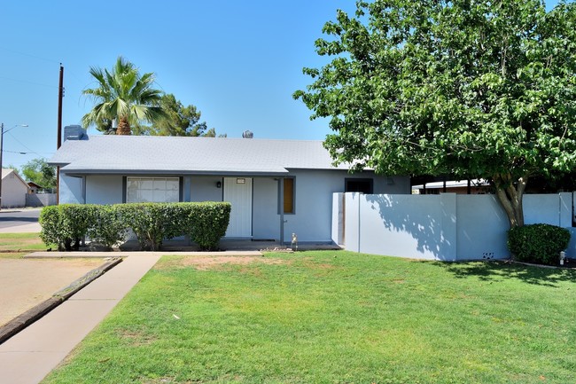 1504 E Clarendon Ave in Phoenix, AZ - Building Photo - Building Photo