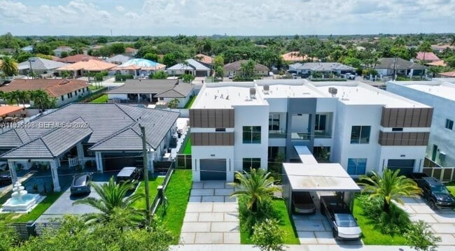 3904 SW 137th Ct in Miami, FL - Foto de edificio - Building Photo