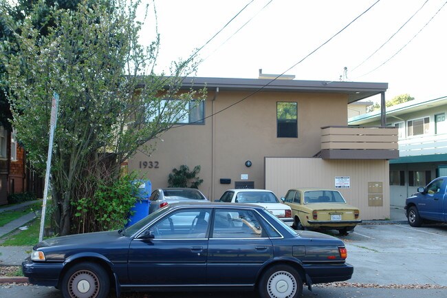1932 Hearst Ave in Berkeley, CA - Foto de edificio - Building Photo