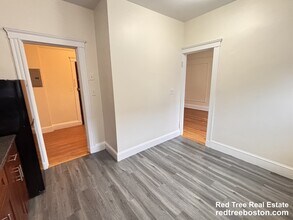 66 Chiswick Rd, Unit 4 in Boston, MA - Building Photo - Building Photo