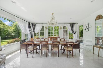 82 Woodley Rd, Unit 101 in Winnetka, IL - Building Photo - Building Photo