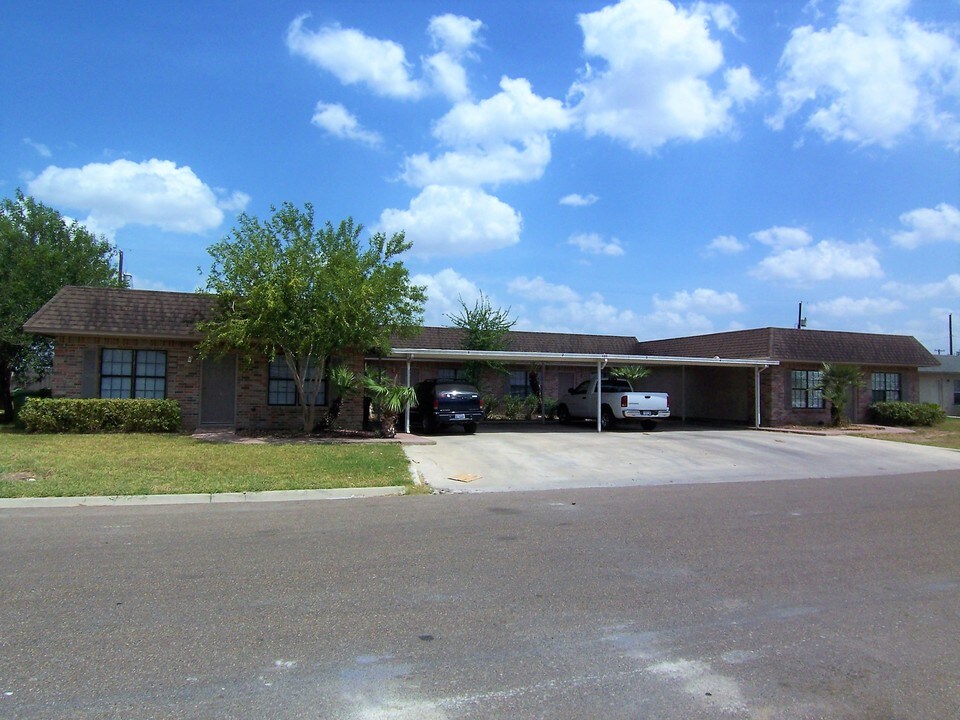 131 Las Palmas St, Unit #2 in San Benito, TX - Building Photo