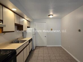20 Tall Pines Dr in Lewiston, ME - Building Photo - Building Photo