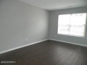 101 Hyacinth Ln in Freehold, NJ - Building Photo - Building Photo